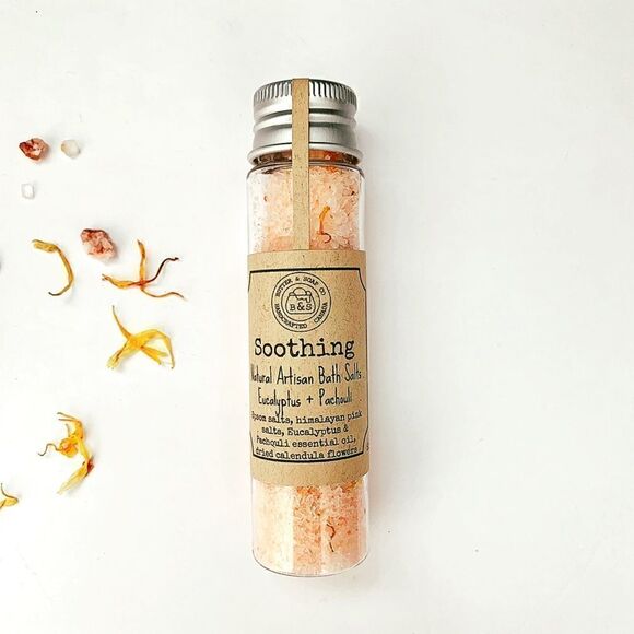 Artisan Eucalyptus and Pachouli Soothing Bath Salts - Picture 2 of 4